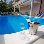 Adriatic Blue With Pool Appartamento *