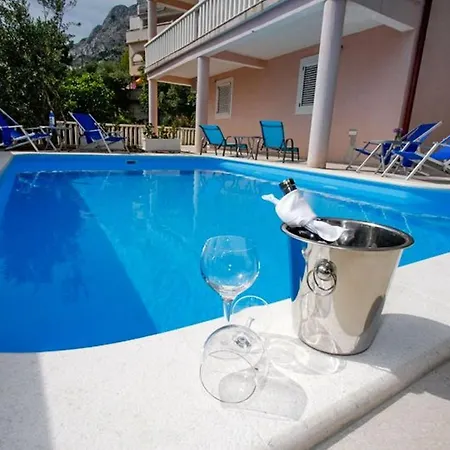 Adriatic Blue With Pool Apartmán *