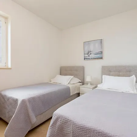 Adriatic Blue With Pool Appartement