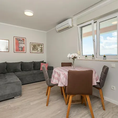 Adriatic Blue With Pool Apartment *